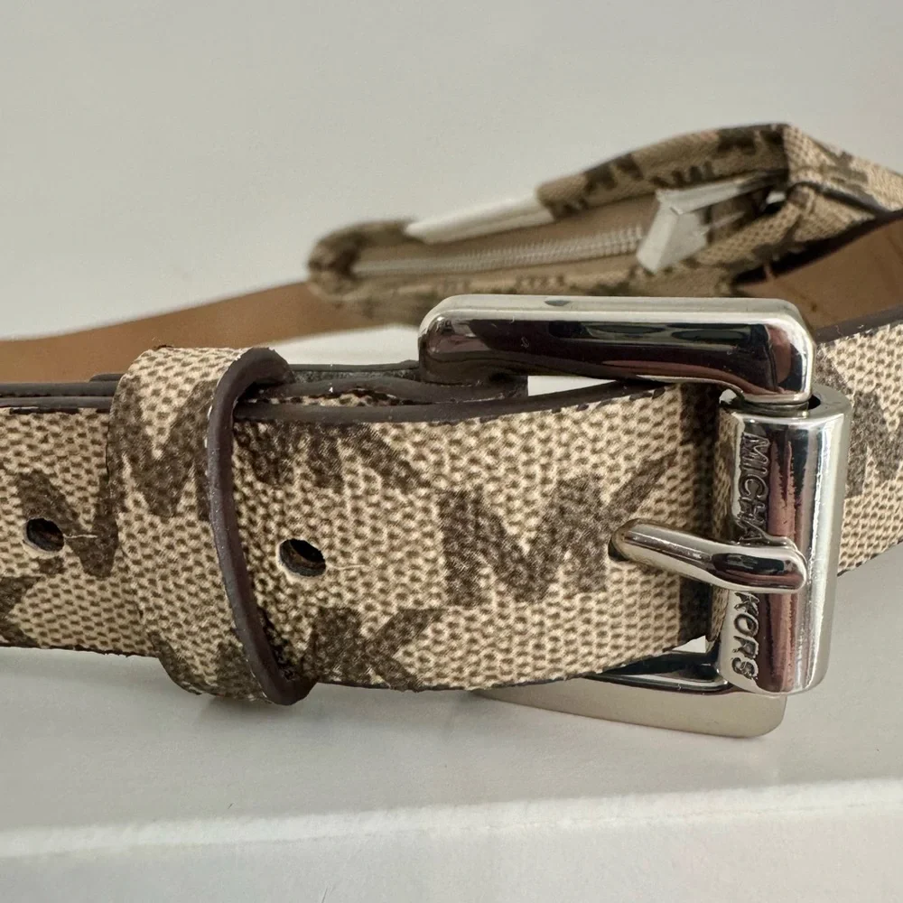 Michael Kors Tan and White Signature Belt Bag. Brand New with Orig Plastic L/XL